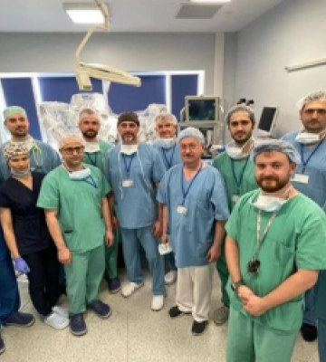 Львівські хірурги діляться досвідом оперування за допомогою робота Da Vinci (ФОТО)