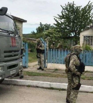 В Мелитополе российские военные средь бела дня ограбили частный дом
