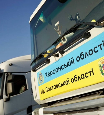 13 човнів, 12 мотопомп та 20 тонн питної води: допомога з Полтавщини вже прибула на Херсонщину