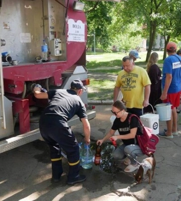 В Никополе организовали пункты выдачи воды: адреса