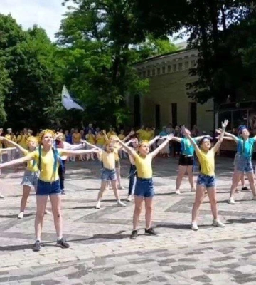 Близько 200 учасників УТВ і дитячі спортивні колективи долучилися до спортивно-танцювального марафону 
