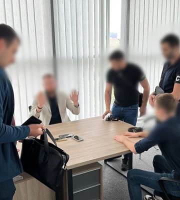 Обіцяли «білий квиток» за 12 тисяч доларів: у Києві викрили чергову схему втечі ухилянтів за кордон