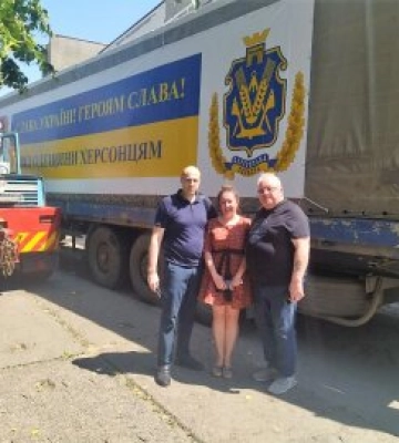 Ринок «7 кілометр» направив у Херсон 10 вантажівок з допомогою