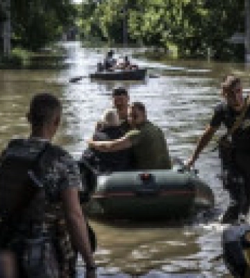 Во время эвакуации в Херсоне враг нанес удар: ранения получили волонтеры