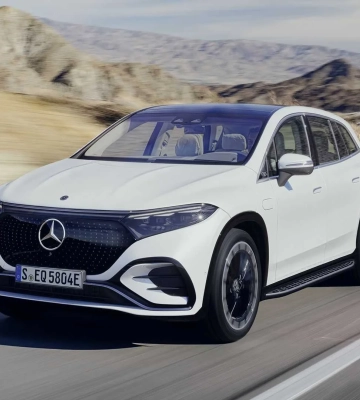Власникам Mercedes-Benz дозволили їздити автопілотом, не тримаючись за кермо