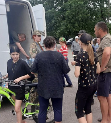 Криворізькі волонтери привезли питну воду у Нікопольський район