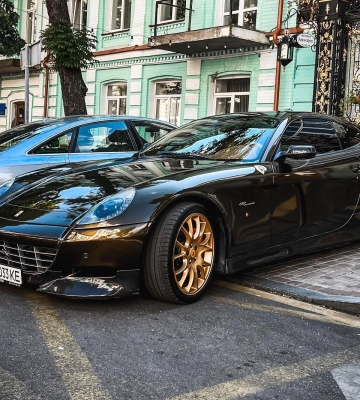 В Киеве заметили эксклюзивный тюнингованный суперкар Ferrari 