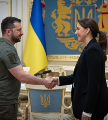 Зеленский встретился в Киеве с представительницей президента ОАЭ