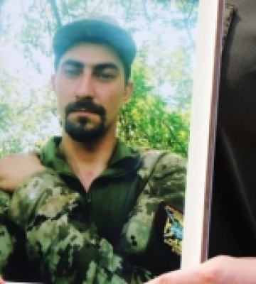 У Вараші в останню дорогу провели загиблого 34-річного захисника Олександра Тарасіча ФОТО