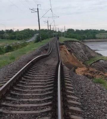 В Днепропетровской области просел участок с железнодорожным полотном