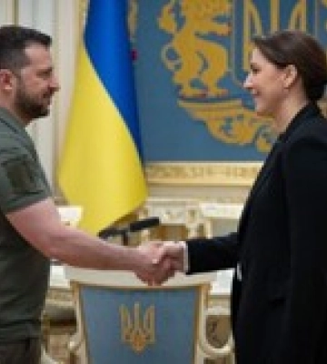 Зеленский встретился с представительницей президента ОАЭ: что обсуждали