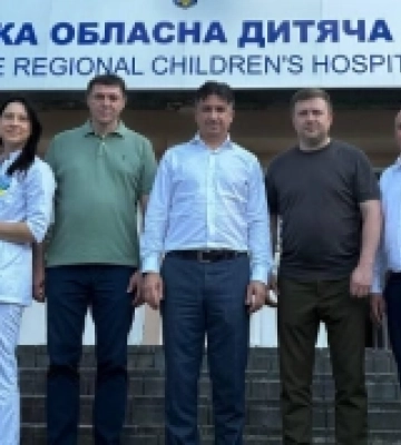 Посол з Туреччини передав Рівненській дитячій лікарні медичне обладнання
