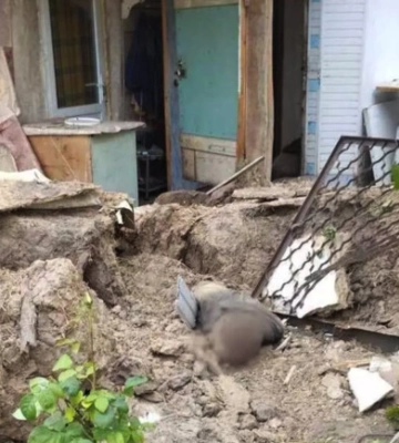 У Запорізькому районі з-під завалів рятувальники витягли тіло чоловіка. Фото