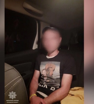 У Полтаві під час комендантської години патрульні затримали чоловіка, який перебував у розшуку
