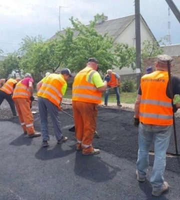 На Рівненщині ремонтують найбільш проблемні ділянки автошляхів