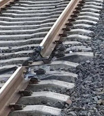 В окупованому Криму через вибух на залізниці зупинено рух поїздів