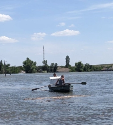 В Херсонской области российские военные обстреляли лодку с людьми во время эвакуации