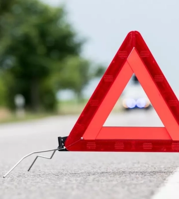 У Дніпропетровській області автомобіль вилетів у кювет і перекинувся: є постраждалі