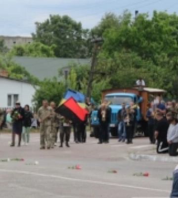 У Любомлі провели в останню дорогу воїна Андрія Шевчука