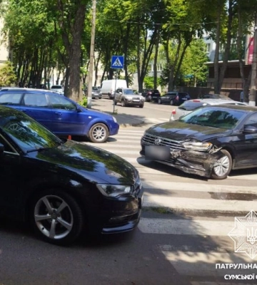 У Сумах зіткнулися два легковики — обидва водії травмовані