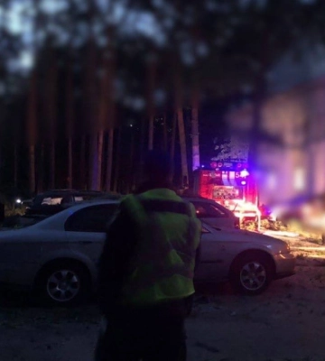 На Київщині через атаку пошкоджені гуртожиток і поліклініка, з пологового евакуювали людей