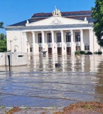 Нова Каховка йде під воду: з&#039;явилися нові відео з окупованого міста