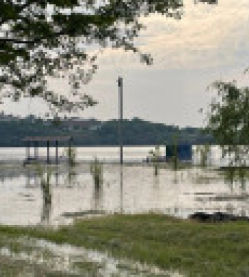 В Николаеве уровень воды после повышения из-за подрыва дамбы упал еще на 6 см