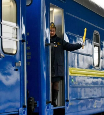 "Укрзалізниця" добавляет новые остановки поездов к действующим маршрутам через Днепр: расписание