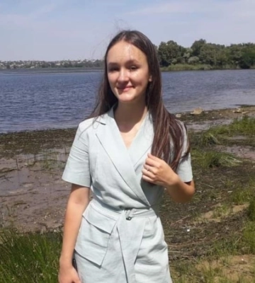 «Йде під воду моє рідне місто, місце мого дитинства і спогадів»: історія біженки, яка мріє очистити воду Дніпра