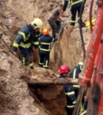Поліція відкрила кримінал за фактом обвалу траншеї у Луцьку