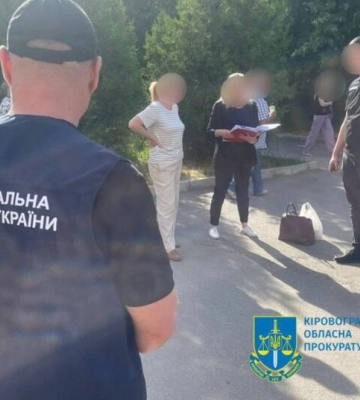90 тисяч хабаря за безперешкодну реєстрацію податкових накладних: податківцю на Кіровоградщині повідомили про підозру
