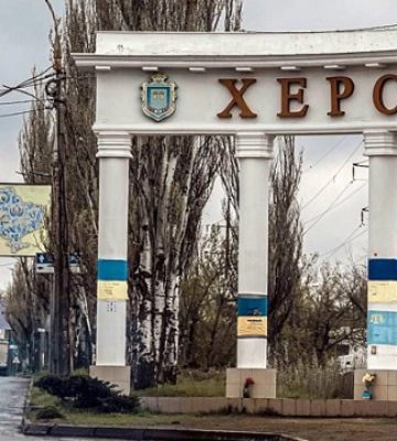 Загарбники зранку обстріляли Херсон, троє поранених