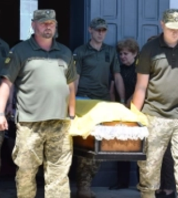 На Закарпатті попрощалися із захисником Ласло Шебештьеном
