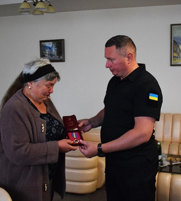 У Луцьку матері загиблого гвардійця вручили синовий орден