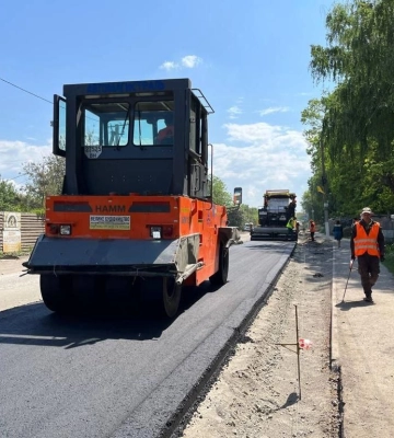 У Бабях під Харковом комунальники відновлюють дорогу