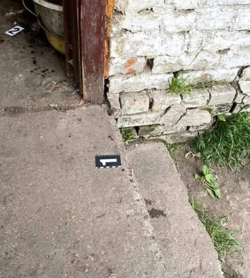 Суд не відправив у слідчий ізолятор жінку з Городка, яка вдарила ножем свою матір