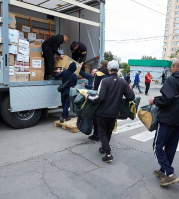 Ліки і їжа. П’ять 20-тонних фур з гуманітаркою вирушили з Харкова до Херсона