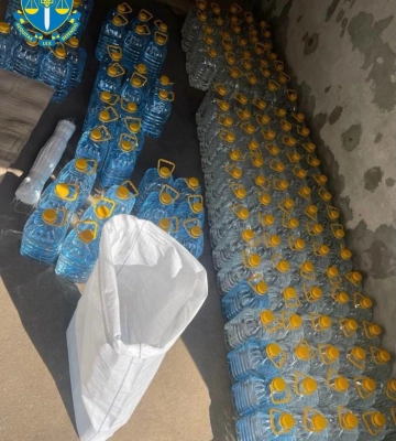 У підпільних виробників алкоголю на Черкащині вилучили понад дві тонни сурогатної продукції
