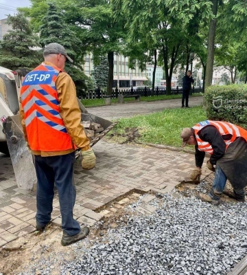 Черговий по місту перевірив виконання доручення мера щодо заходів безпеки дорожнього руху та облаштування укриття на станції метрополітену
