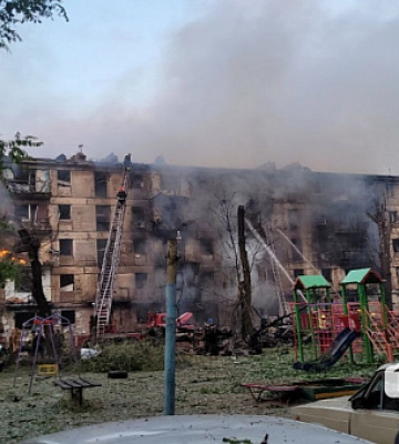 Вночі російська армія поцілила у п`ятиповерховий будинок у Кривому Розі
