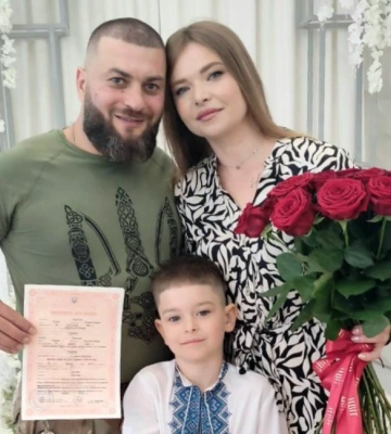 У Рівному воїн одружився у футболці з молитвою українських націоналістів