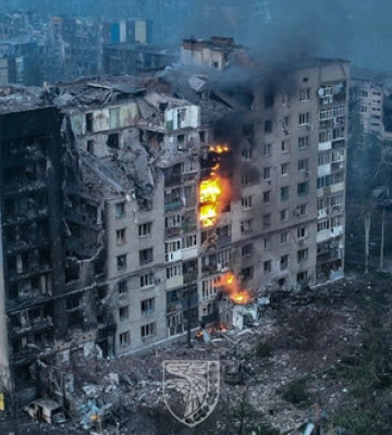 Сирський про Бахмутський напрямок: Наші воїни просуваються вперед, ворог втрачає позиції на флангах. ВIДЕО