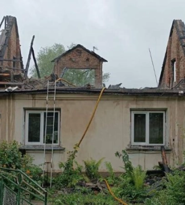 У Дубні пожежники врятували від знищення вогнем приватний будинок