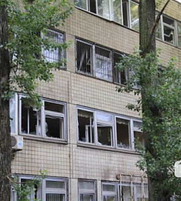 В Кривом Роге выбило окна в домах и университете возле эпицентра взрыва