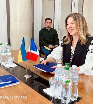 На Миколаївщині через коротке замкнення горів легковик