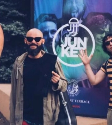 Музиканти гурту Junket, які їздили в Одесу з благодійним концертом вже в формі на службі