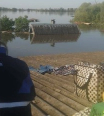 Вода спадає, до роботи приступають поліція і комунальники: яка ситуація на Херсонщині після підриву ГЕС