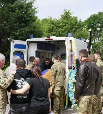 У Полтаві прощаються із Владиславом Зозулею, який поліг під час виконання бойового завдання