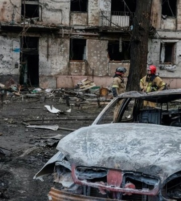 «Взрыв был такой, что невыносимо». Жители дома в Кривом Роге, в который попала российская ракета, рассказали детали атаки — видео