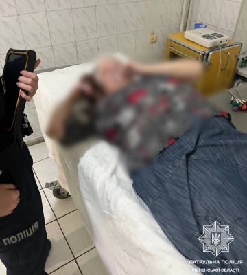 У Бармаках травмувалася 75-річна жінка. А патрульні поїхали до неї додому